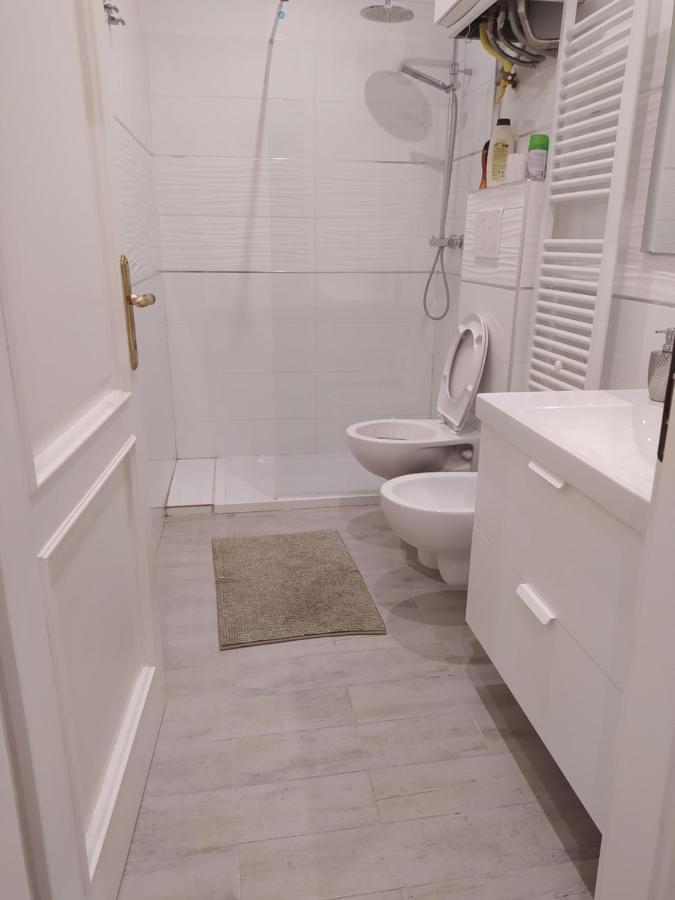 Modern Room With Private Bathroom Trento Exteriör bild