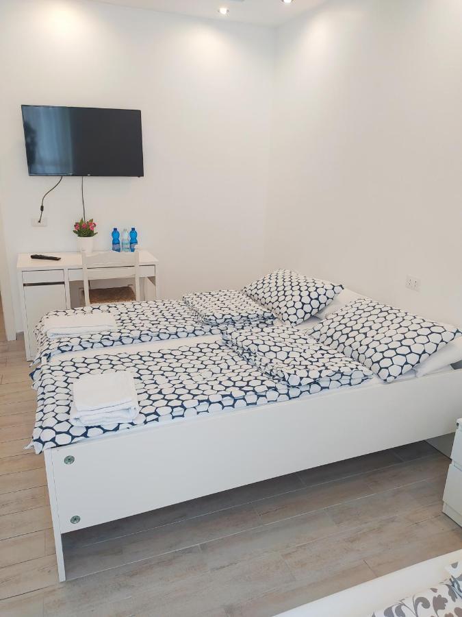 Modern Room With Private Bathroom Trento Exteriör bild