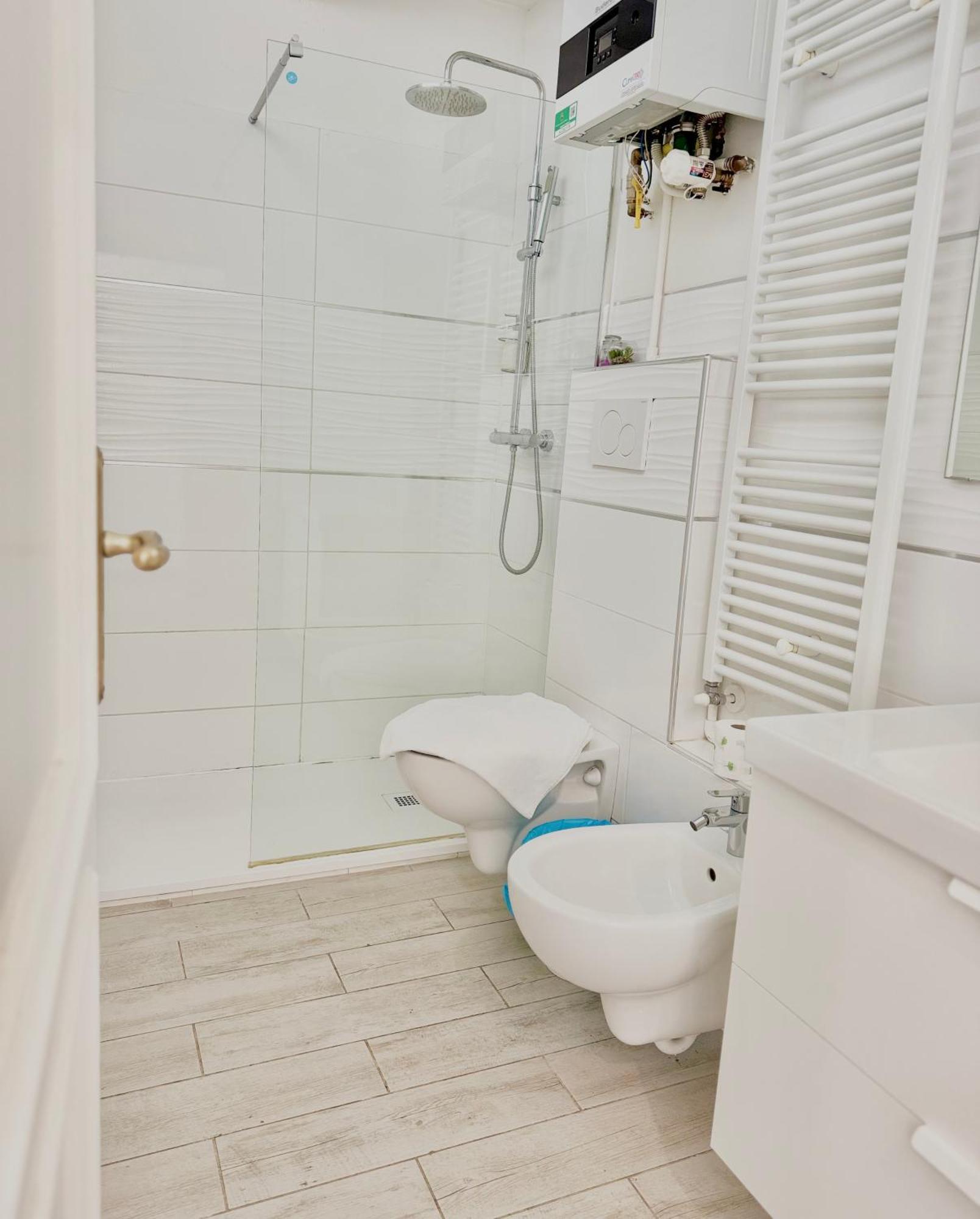 Modern Room With Private Bathroom Trento Exteriör bild