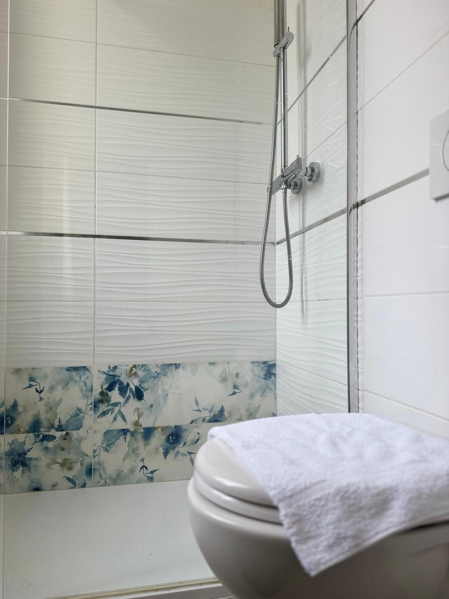 Modern Room With Private Bathroom Trento Exteriör bild