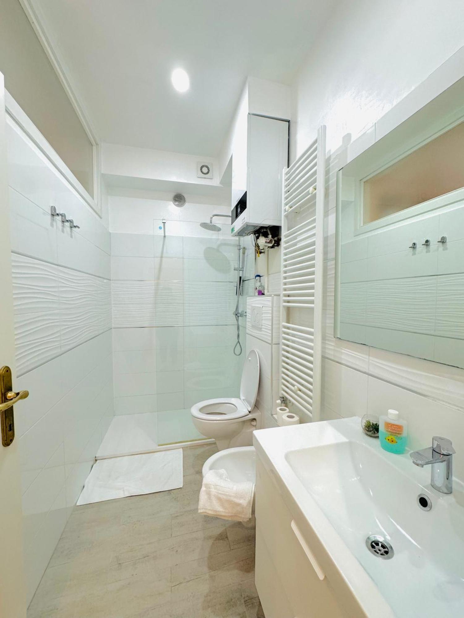 Modern Room With Private Bathroom Trento Exteriör bild